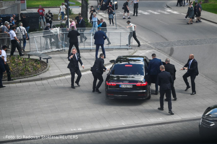Premierul Slovaciei a fost rănit prin împuşcare