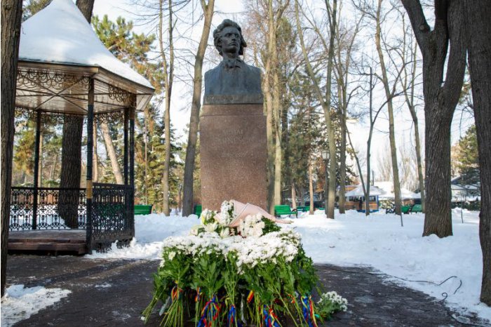 В Молдове отметили 174-ю годовщину со дня рождения поэта Михая Эминеску