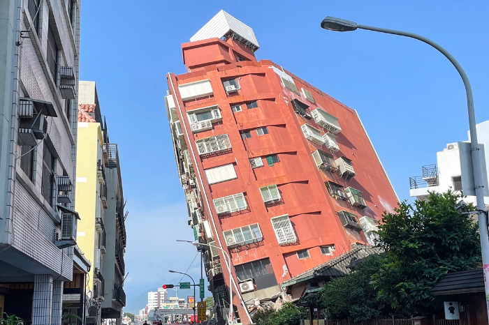 Cutremur puternic în Taiwan. Două clădiri s-au prăbușit