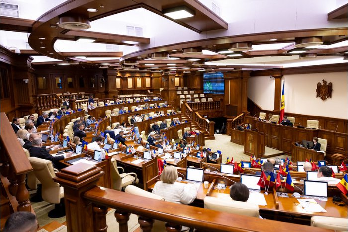Parlamentul a luat act de demisia lui Alexandr Berlinschii din funcția de membru al CEC