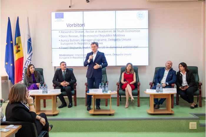 Prim-ministrul Dorin Recean îndeamnă tinerii să se înscrie la stagiile plătite în sectorul public: „Împreună, construim Moldova europeană”