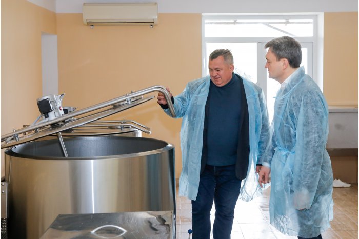 Moldovan PM visits Vilador company in Sangerei district 