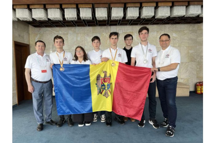 Moldovan students won silver, bronze medals, honor