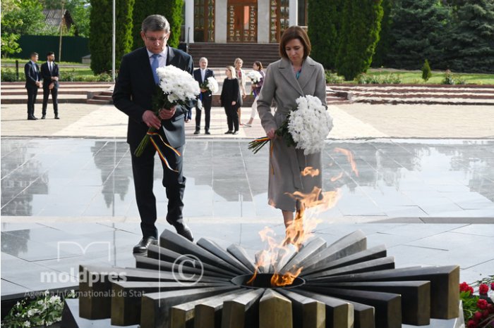 FOTO Conducerea țării a depus flori la Complexul Memorial „Eternitate”, pentru comemorarea celor căzuți în cel de-al Doilea Război Mondial