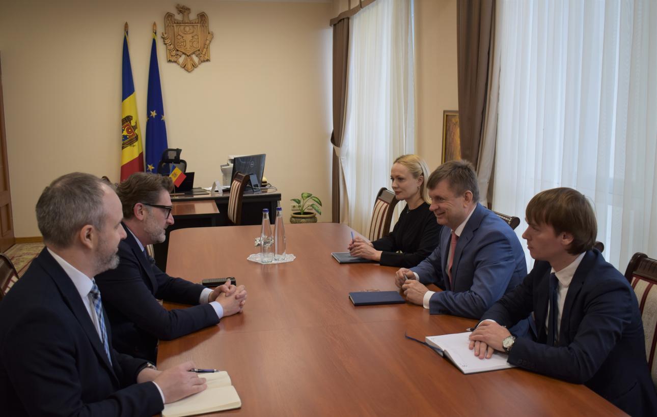 Întrevedere vicepremierului pentru reintegrare cu Ambasadorul României în Republica Moldova