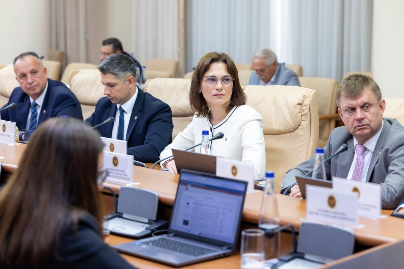 Noi măsuri pentru prevenirea fraudelor telefonice: Cartelele SIM vor putea fi activate doar în baza unui act de identitate