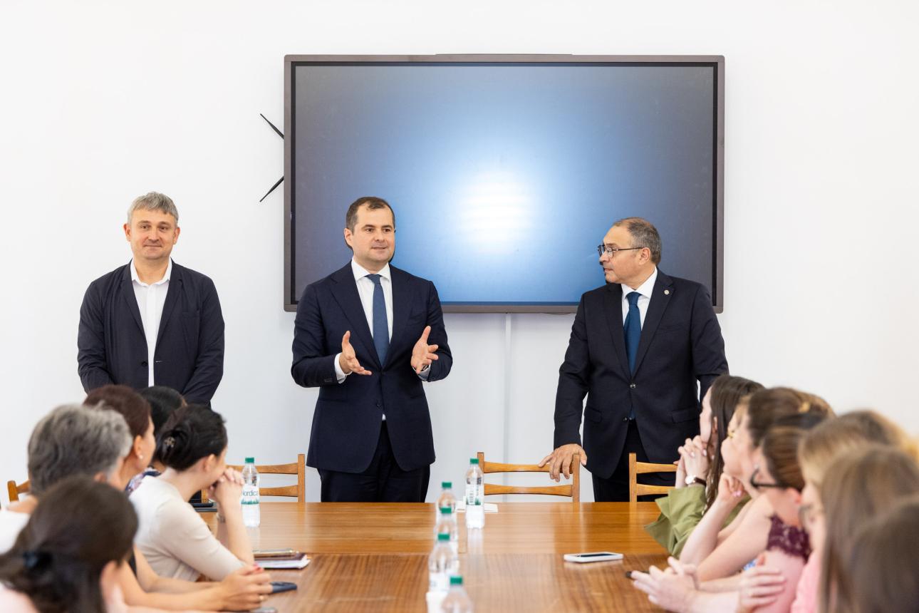 Noii membri ai Cabinetului de miniștri au fost prezentați echipelor din ministere
