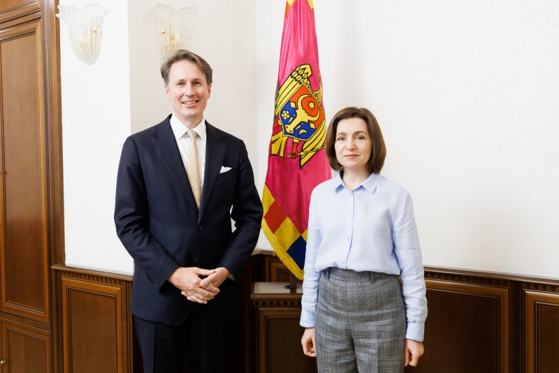 Președinta Maia Sandu i-a conferit „Ordinul Onoarei” ambasadorului Regatului Țărilor de Jos, Fred Duijn, la încheierea mandatului