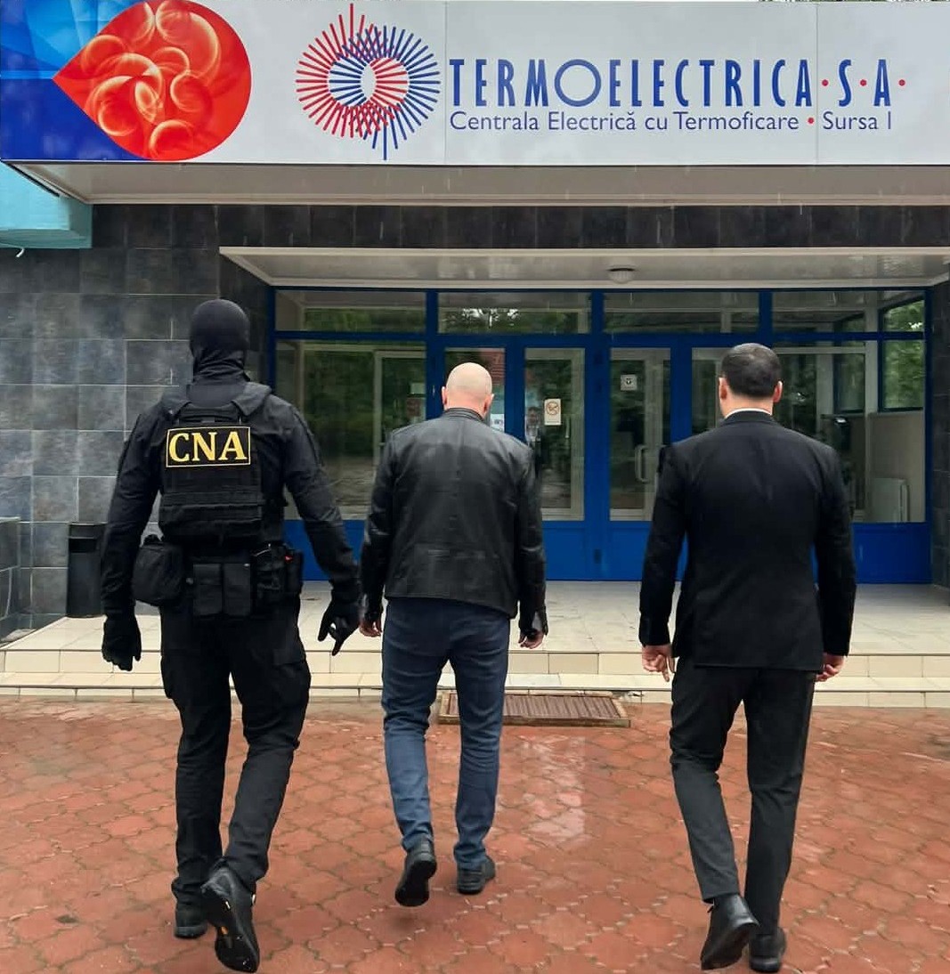 Un șef de secție din cadrul SA „Termoelectrica”, reținut de CNA într-un dosar de corupere activă și pasivă