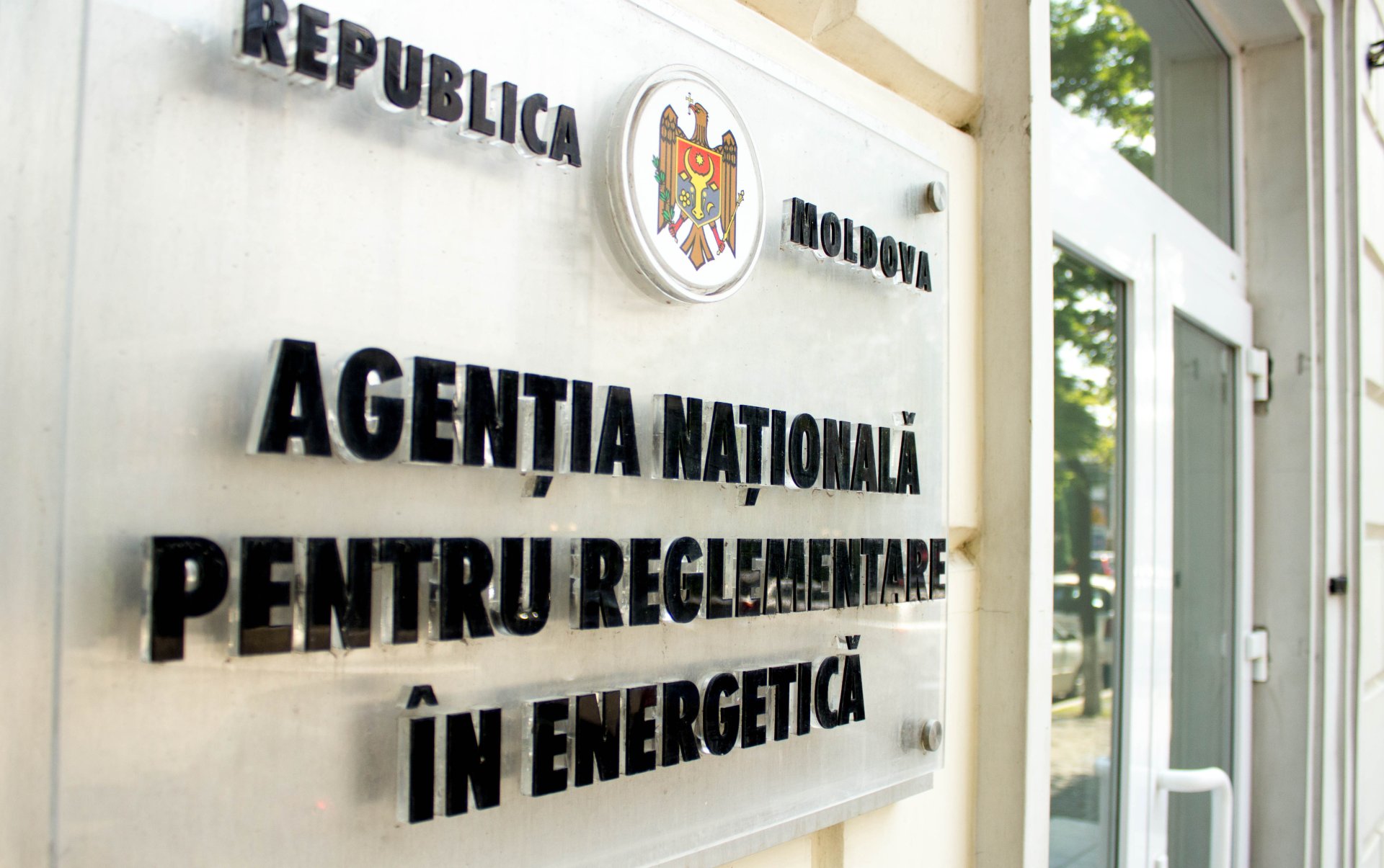 ANRE a aprobat modificarea marjei comerciale pentru carburanți, prin includerea aportului destinat stocurilor de urgență