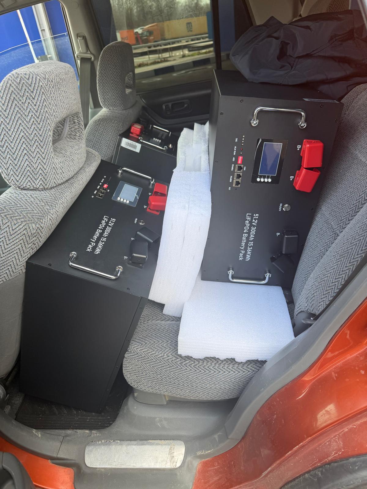 Acumulatoare pentru panouri solare nedeclarate, depistate la vama Leușeni