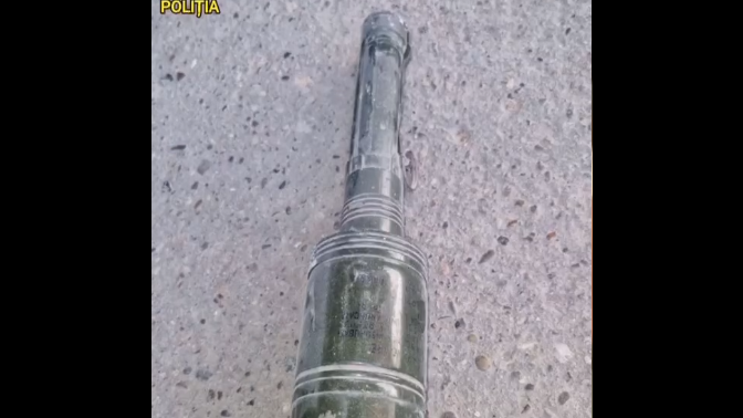 VIDEO // O grenadă antitanc, depistată de polițiști într-o gospodărie din raionul Căușeni