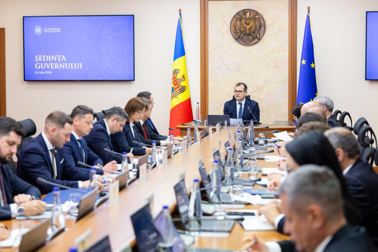Mai multă echitate în sistemul de protecție socială: Indemnizația de maternitate nu va mai depinde de căsătoria părinților