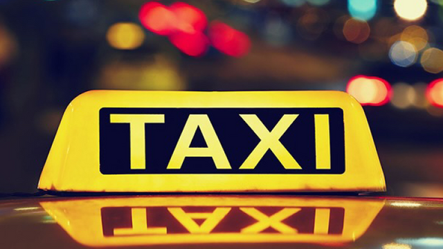 Platformele de taxi vor fi obligate să proceseze plățile prin bănci din Moldova