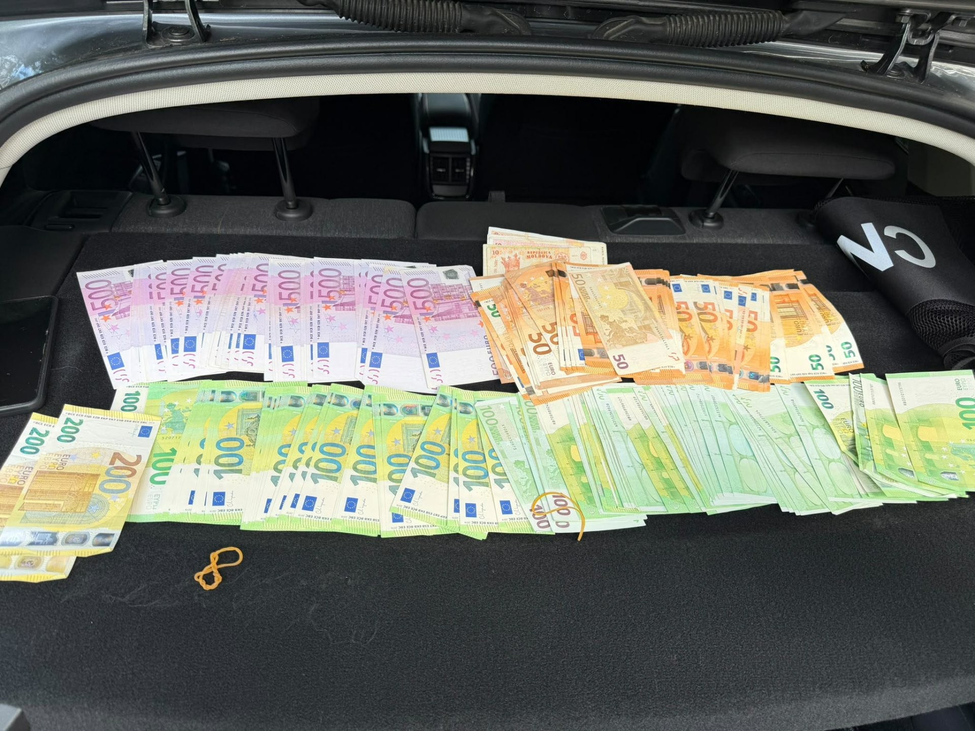 Percheziții la „MoldATSA” într-un dosar privind administrarea defectuoasă a întreprinderii. Trei persoane au fost reținute