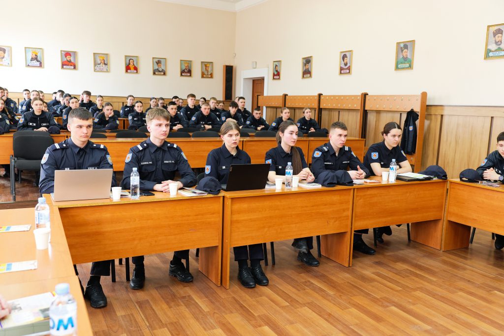 Studenții de la Academia „Ștefan cel Mare” cercetează „Unificarea legislativă din 1918” într-o sesiune științifică