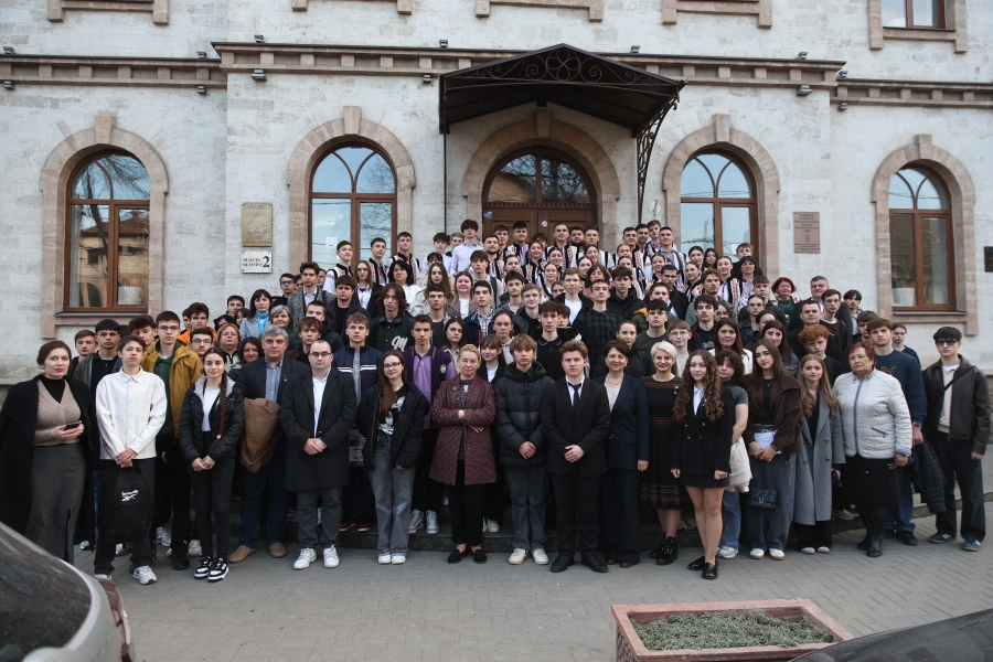 Elevi din întreaga țară participă la Olimpiada Republicană de Fizică