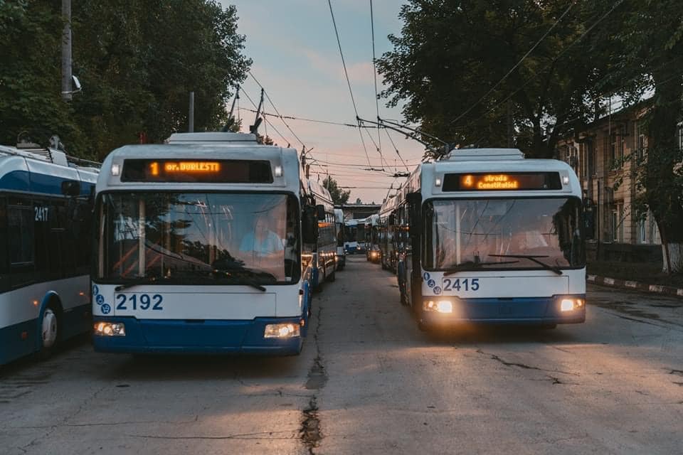 Transportul public din capitală va activa conform unui program special în noaptea Învierii