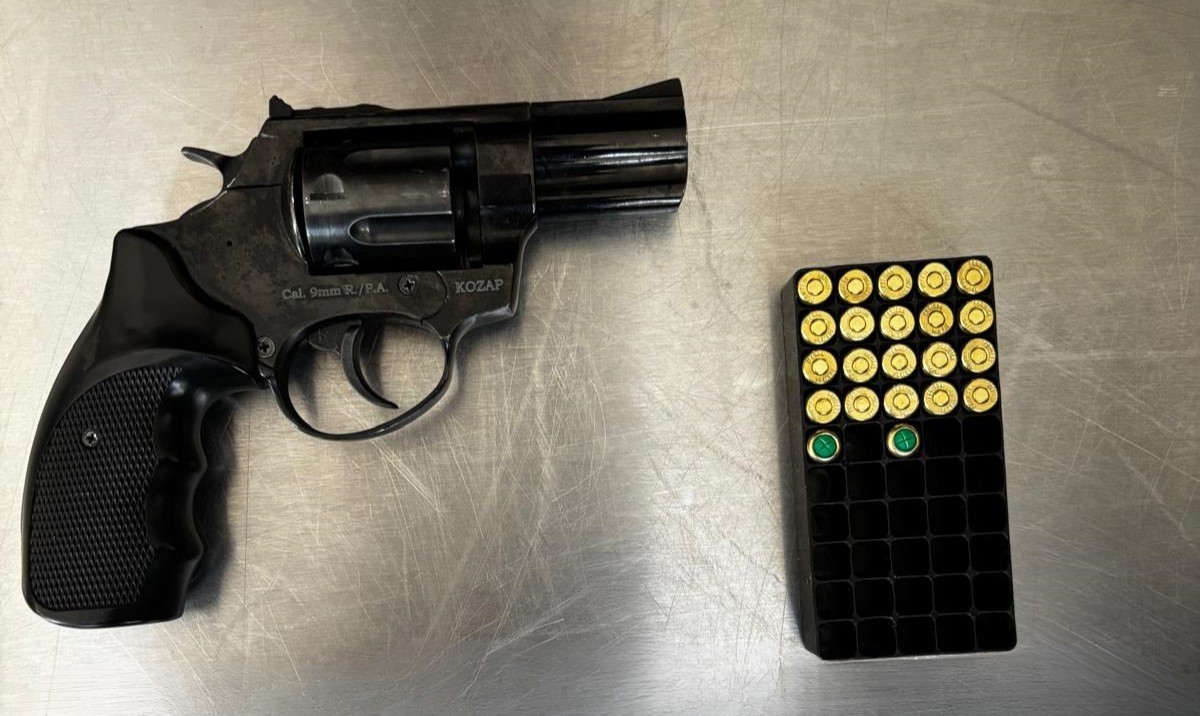 FOTO // Arme și muniție aferentă, depistate la postul vamal Leușeni
