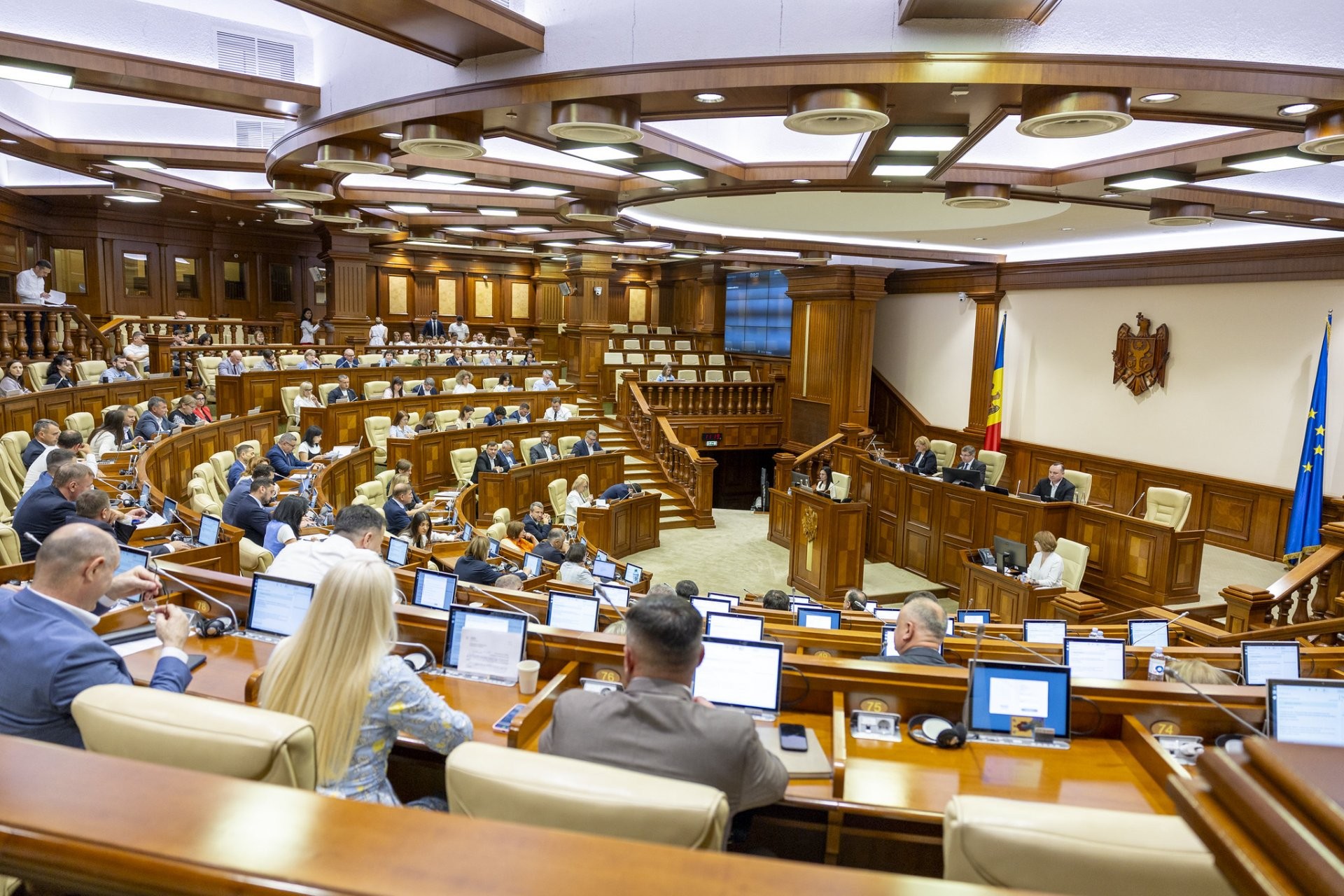 Republica Moldova face un pas spre standardele UE: Parlamentul a votat în primă lectură noua lege privind arbitrajul