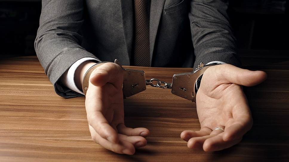Un fost secretar de stat și reprezentantul unui agent economic, reținuți într-un dosar de corupție, au fost plasați în arest preventiv