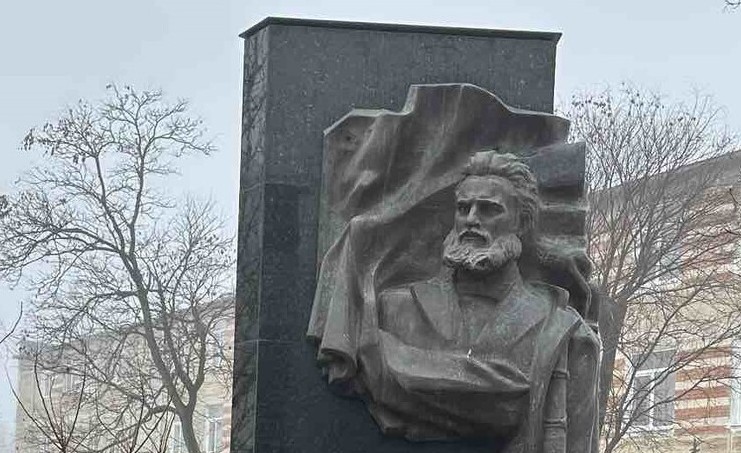 BTA: Flowers and Tributes Mark Hristo Botev’s Birth Anniversary in Chisinau and Corten