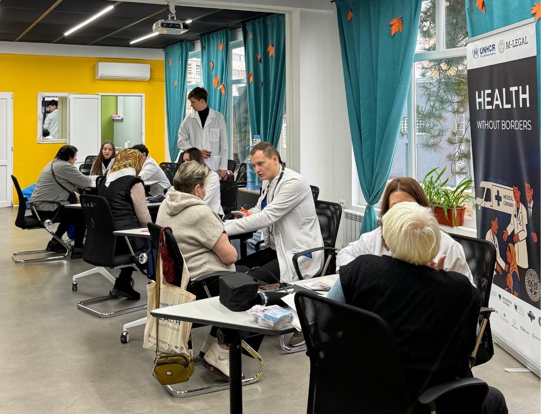PHOTO // Teachers, resident physicians, students of Moldova's Nicolae Testemitanu State Medical University provide free medical assistance to Ukrainian refugees