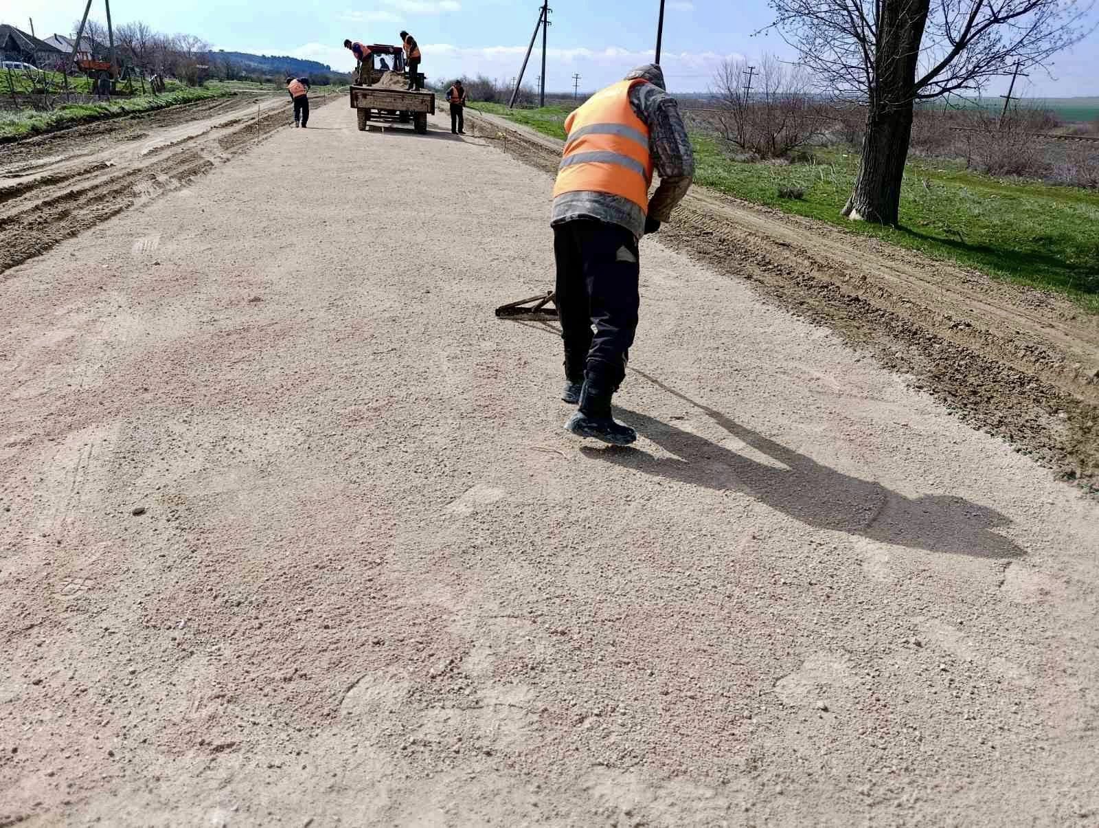 VIDEO // Drumarii intensifică lucrările de întreținere și securizare a rețelei rutiere naționale