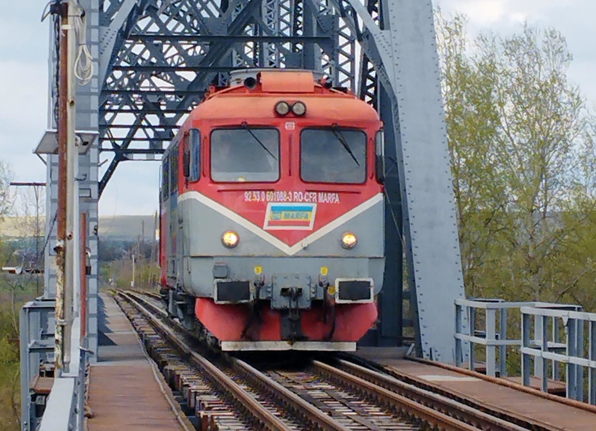 Prima locomotivă de ecartament european a trecut Prutul pe traseul Fălciu-Cantemir