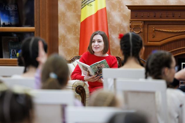 Maia Sandu îi îndeamnă pe copii să povestească despre cărțile citite în această vară. Cei mai pasionați de lectură, invitați la Președinție