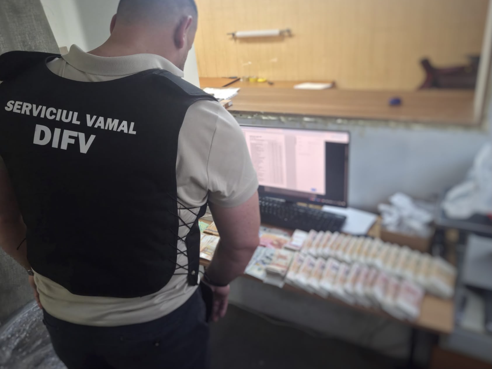 Automobile de peste 17 milioane de lei, importate din SUA printr-o presupusă schemă frauduloasă. Au fost efectuate 11 percheziții