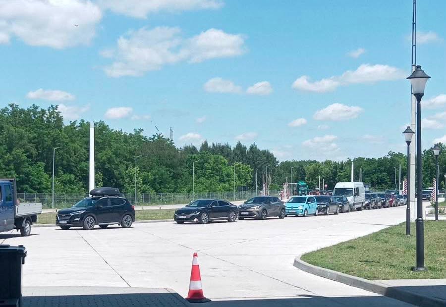Trafic intens la PTF Sculeni. Autoritățile recomandă rute alternative pentru ieșirea din țară