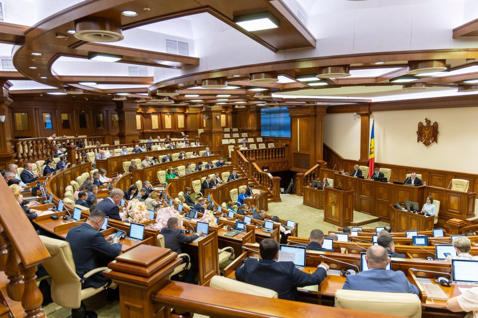 Parlamentul a creat comisia de anchetă pentru întreprinderile de stat: Vor fi verificate angajările, salariile și gestionarea banilor publici