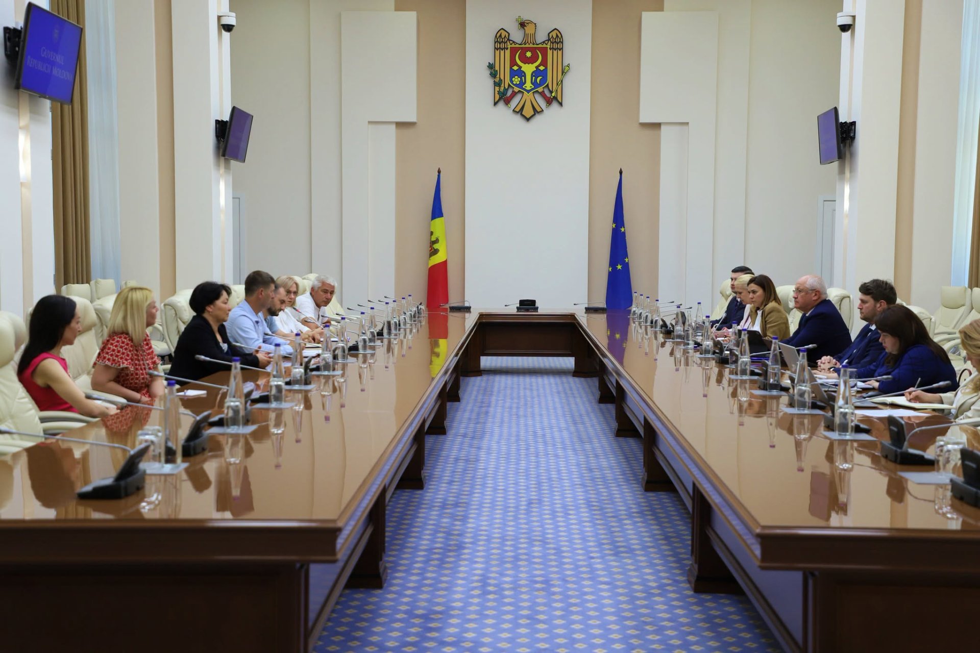 Premierul Alexandru Munteanu, în discuții cu fermierii: „Vom lucra împreună la soluții care să îi ajute pe agricultori să-și dezvolte afacerile”