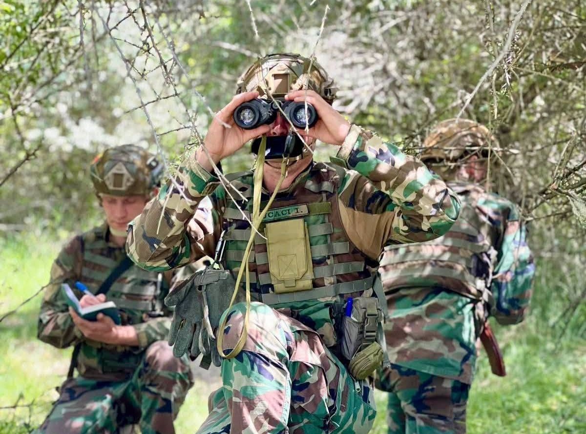 Un grup de militari din Armata Națională au participat la instruiri în județul Neamț din România