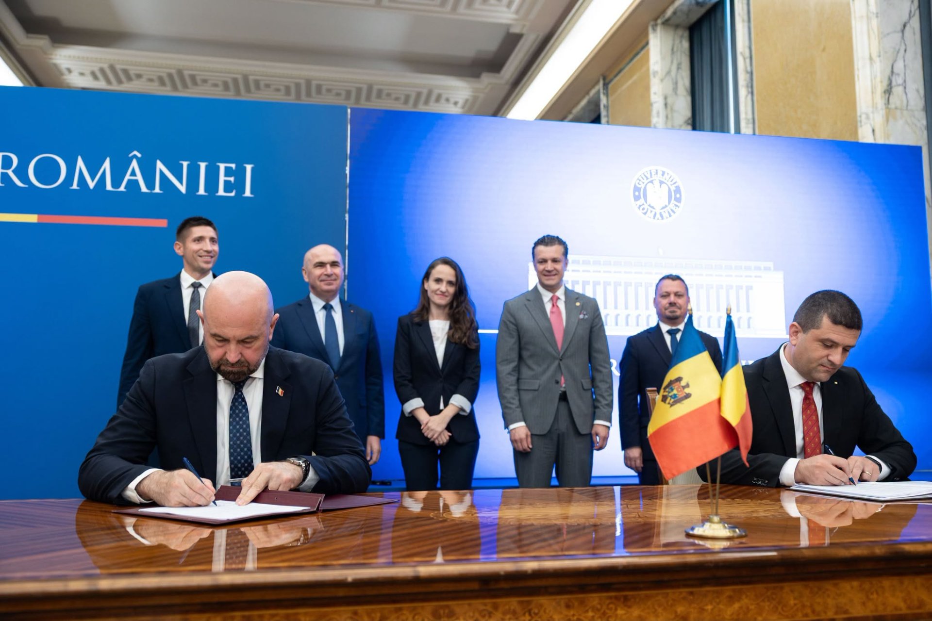 FOTO // R. Moldova și România extind cooperarea în infrastructura de transport. Acordul prevede construcția primilor 5 km de autostradă pe teritoriul țării