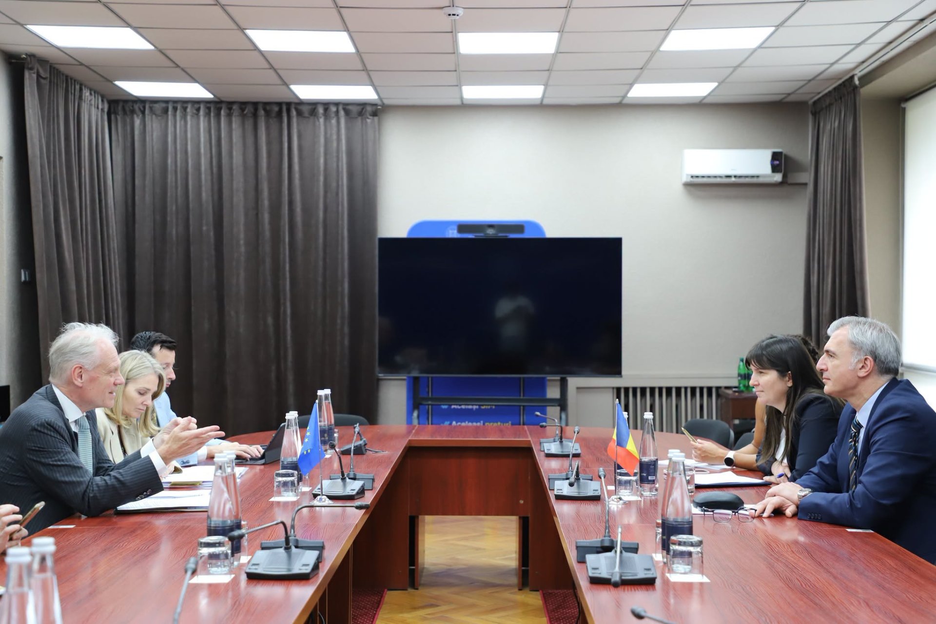 Prioritățile economice ale noului Guvern, pe agenda discuțiilor cu Directorul General pentru Extindere și Vecinătatea Estică al Comisiei Europene
