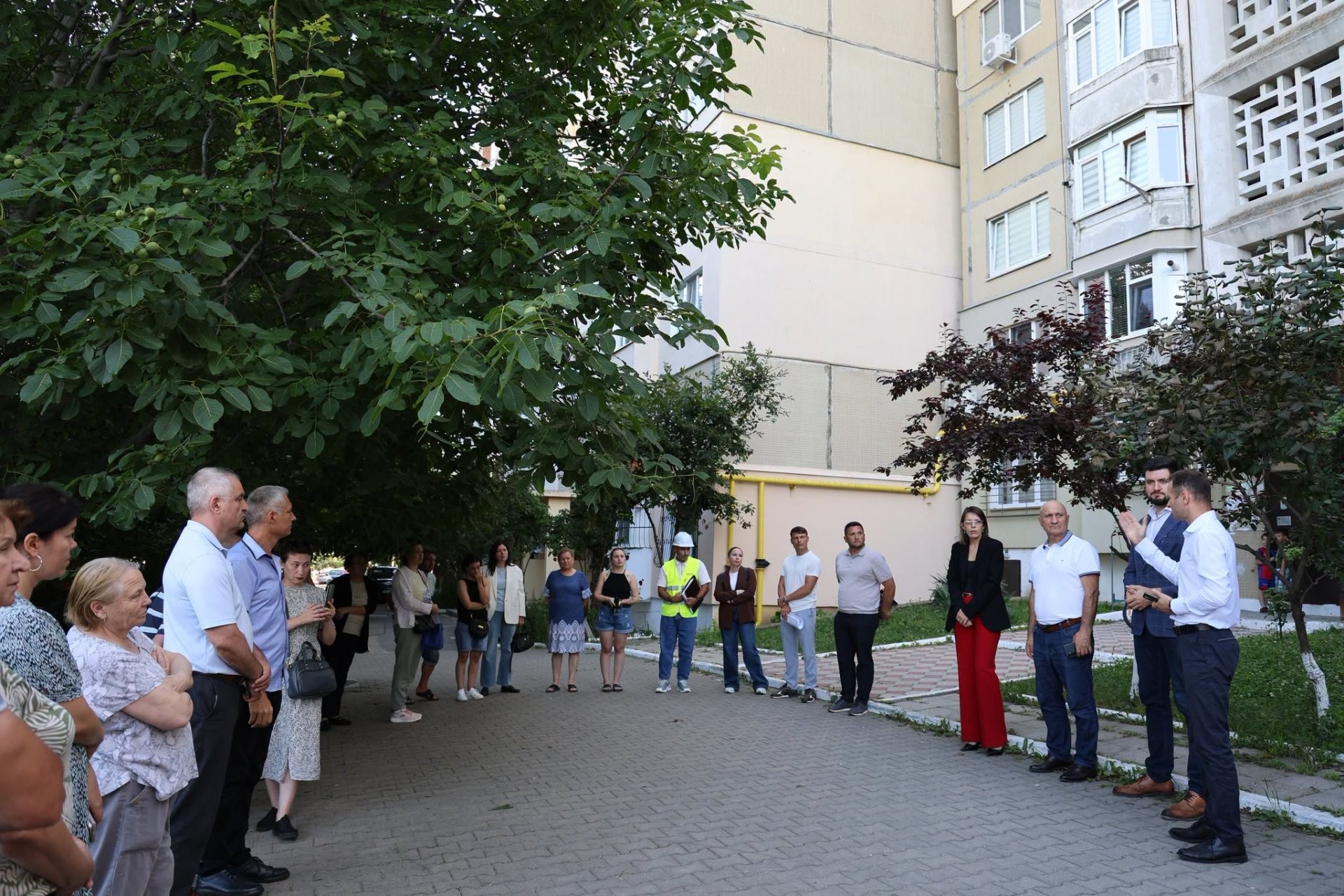 VIDEO // Facturi mai mici și condiții mai bune pentru locuitorii unui bloc din Ialoveni, care va fi reabilitat energetic prin Programul guvernamental FEERM