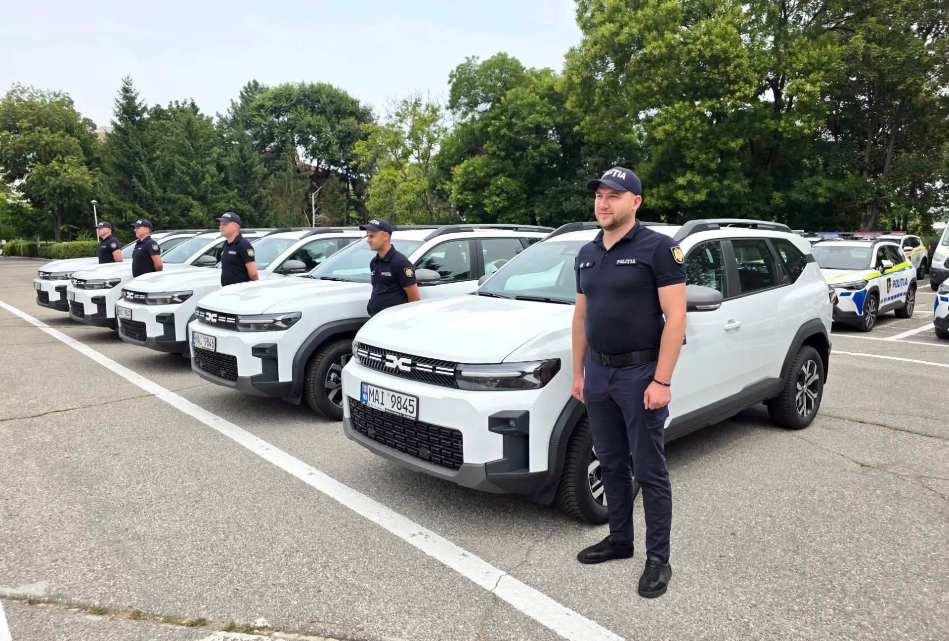 FOTO // Subdiviziunile INSP au fost dotate cu cinci automobile printr-un proiect cofinanțat de Uniunea Europeană