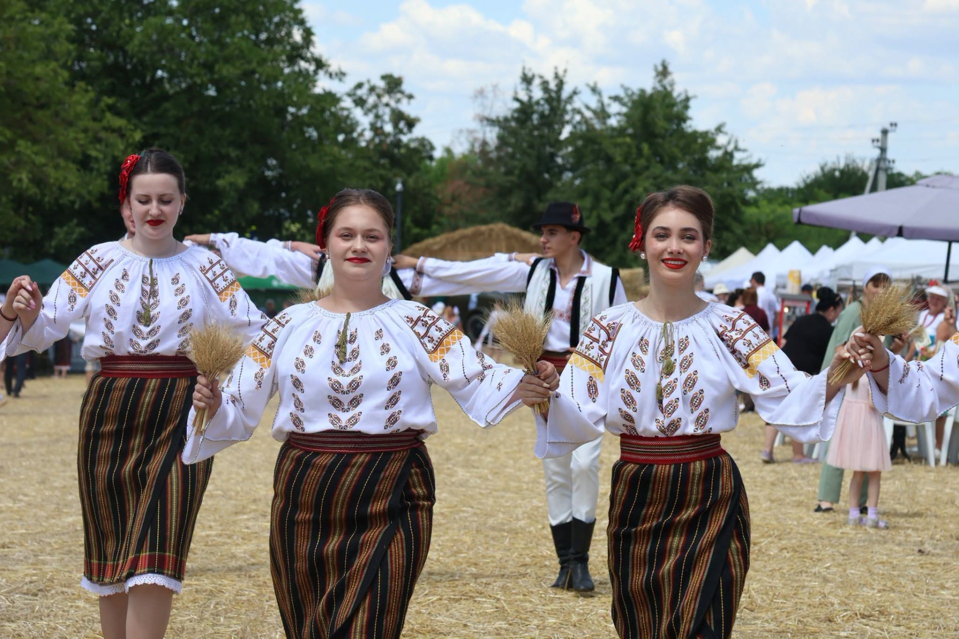 FOTO // Festivalul „La Seceriș” a celebrat tradițiile rurale și munca agricultorilor la Cîrnățeni