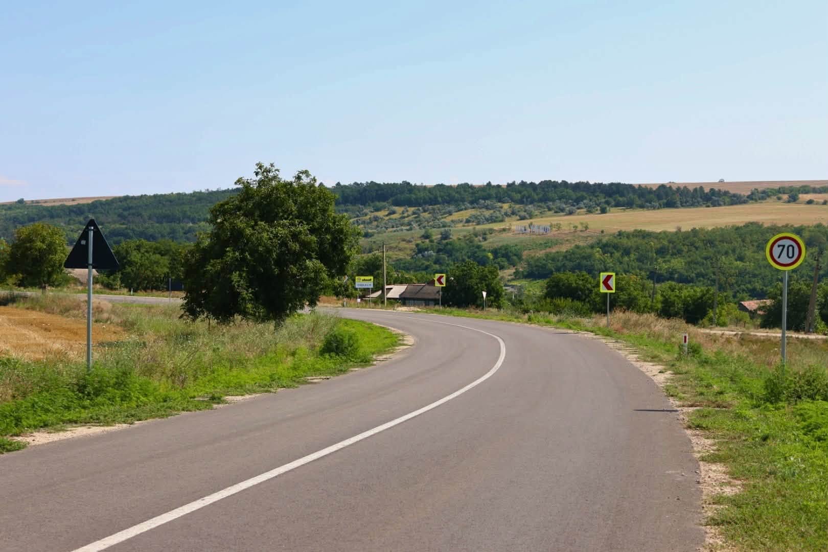 FOTO // Patru sectoare de drum din raionul Căușeni, reabilitate din mijloacele Fondului Rutier
