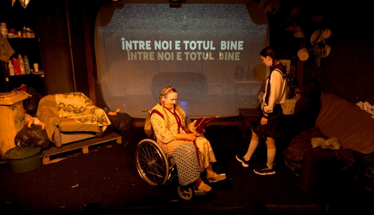 Spectacolul „Între noi e totul bine”, prezentat la Festivalul Internațional BABEL de la Târgoviște