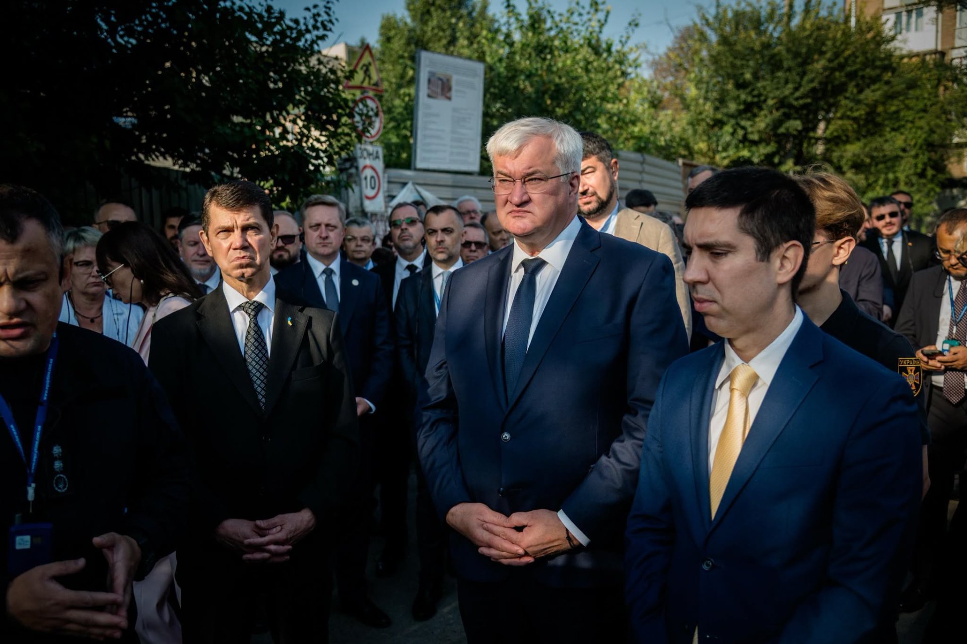 FOTO // Vicepremierul Mihai Popșoi a onorat, la Kiev, memoria celor căzuți pentru libertatea Ucrainei: „Acest război trebuie să înceteze”