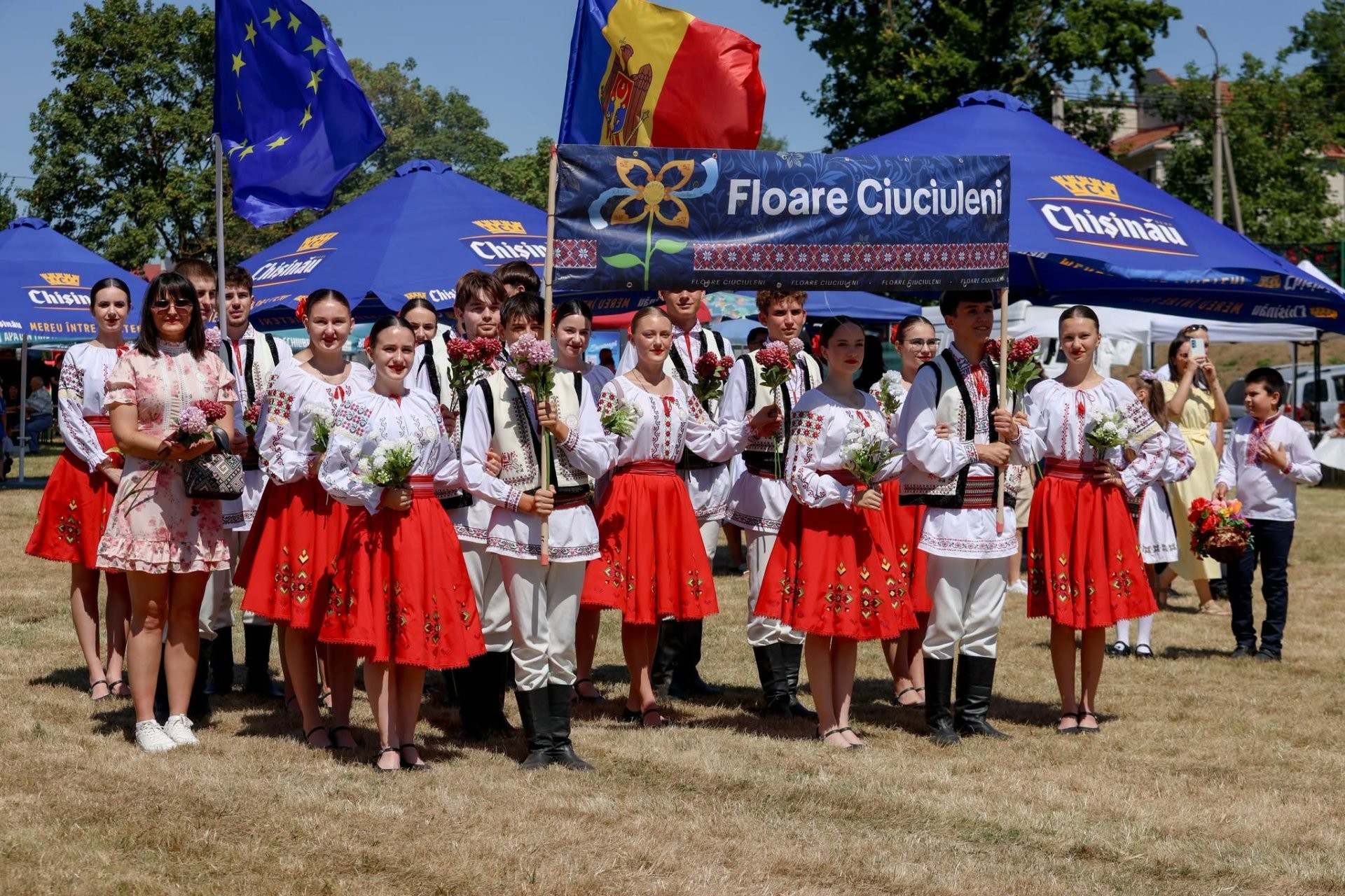 FOTO // Tradițiile și meșteșugurile populare, celebrate la Festivalul „Floare Ciuciuleni”