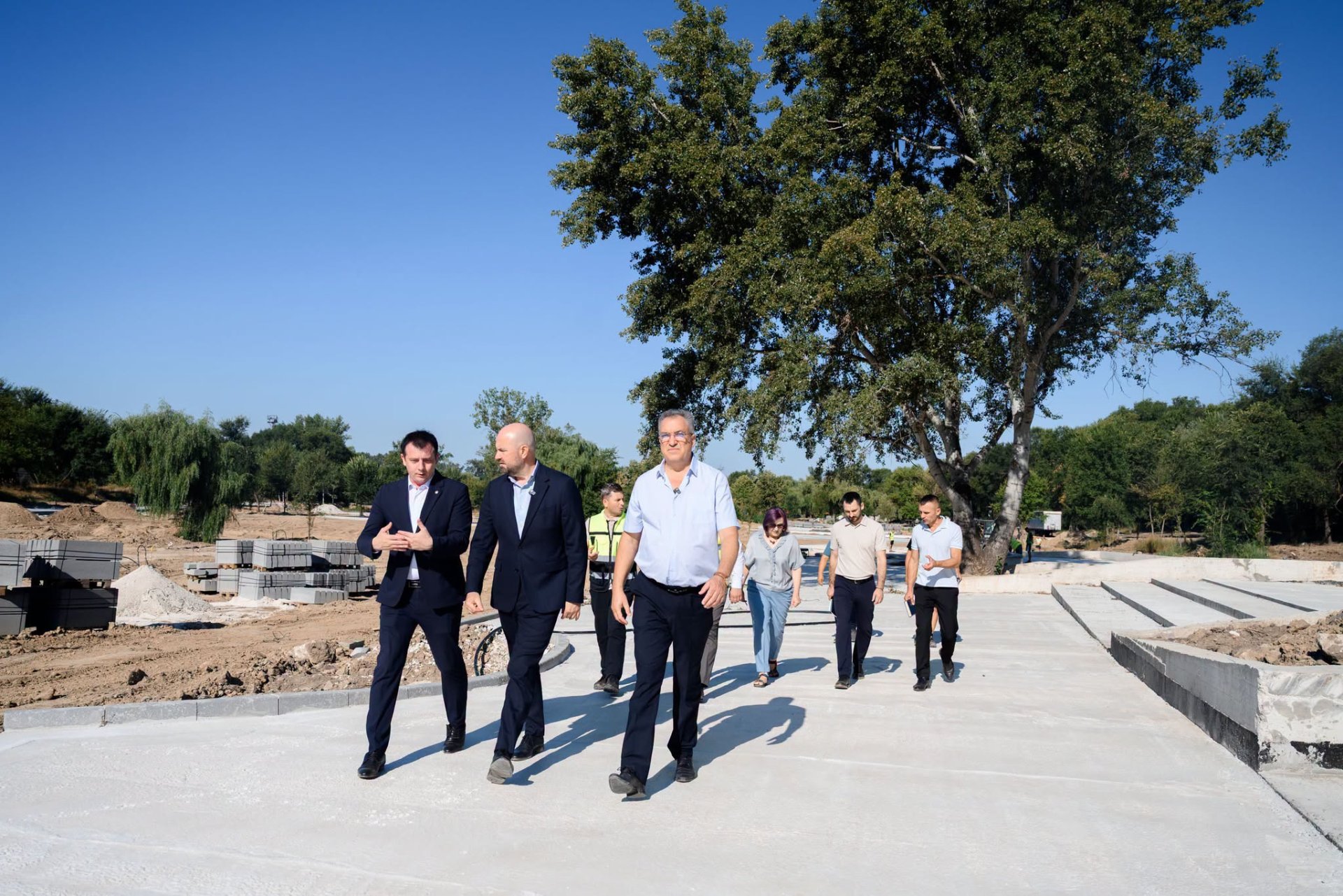 FOTO // Investiții în infrastructură la Ungheni: piață, parc și drum nou