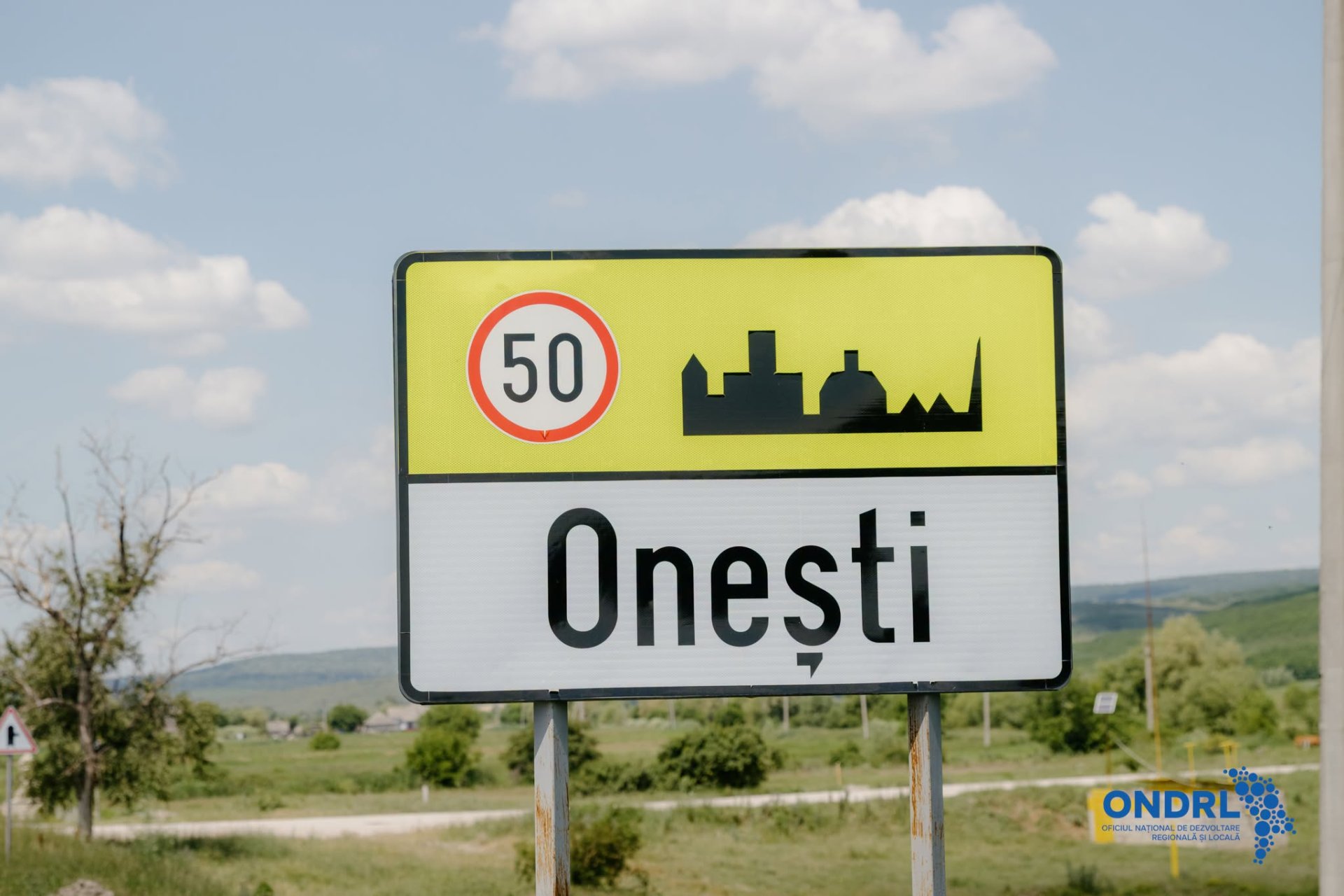 FOTO //  Drum modernizat, iluminat pe toate străzile și un nou plan de dezvoltare pentru satul Oneşti, raionul Străşeni
