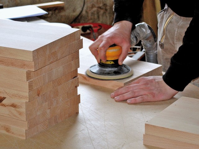 VIDEO // O fabrică de mobilă din Moldova se modernizează, cu investiție susținută prin fonduri din Planul de Creștere al UE