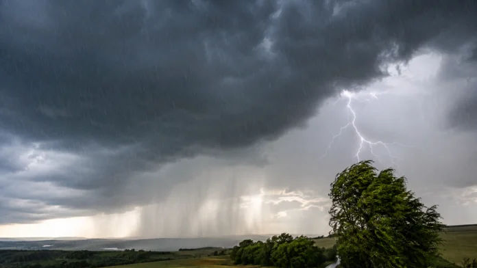 METEO // Ploi de scurtă durată și descărcări electrice, prognozate pentru 16 iunie