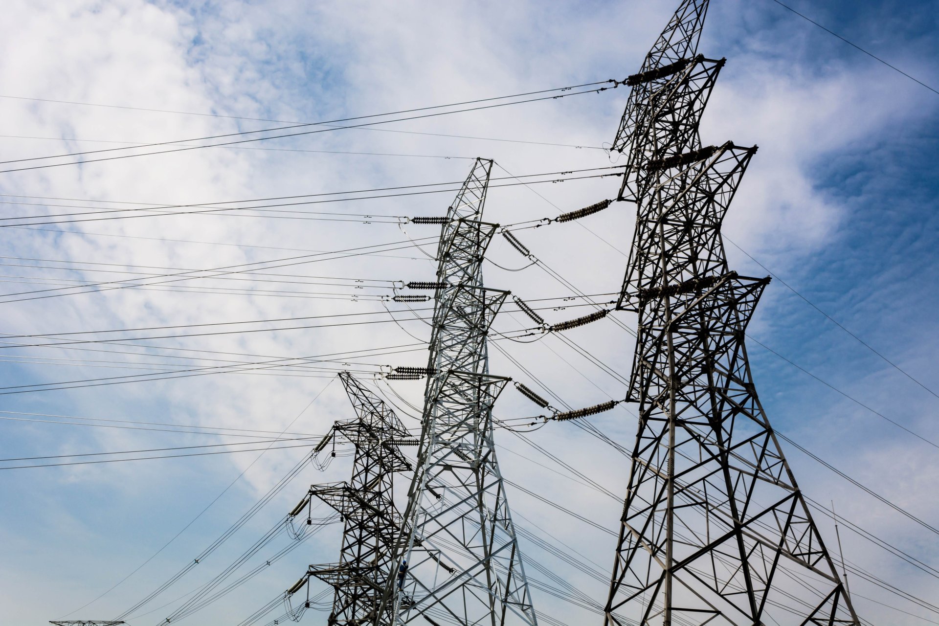 Energocom: disponibilitatea energiei electrice este influențată de situația din regiune