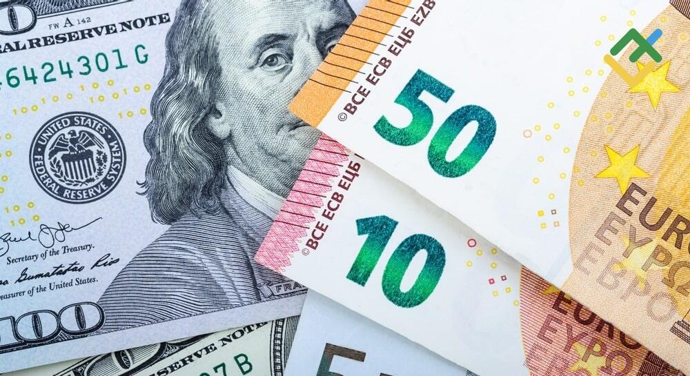 Dolarul se ieftinește cu 13 bani în ultima zi din iulie, iar cotația euro crește ușor